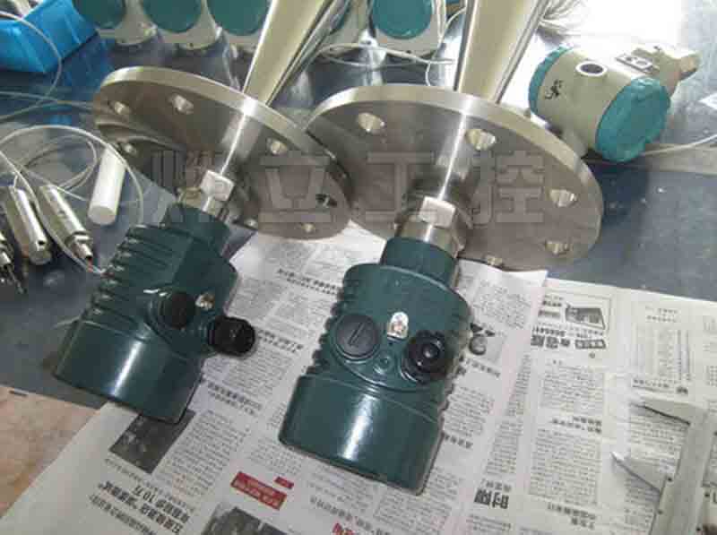 燁立雷達(dá)液位計(jì)實(shí)物圖